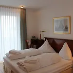 Vier Jahreszeiten Hotel 3*