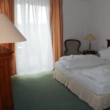 Vier Jahreszeiten 3*