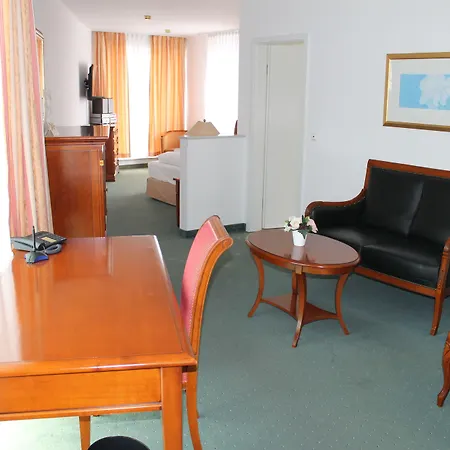 Vier Jahreszeiten Ξενοδοχείο 3*