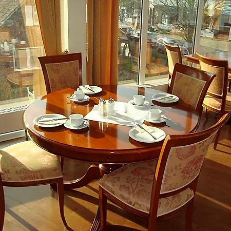 Vier Jahreszeiten Hotel 3*