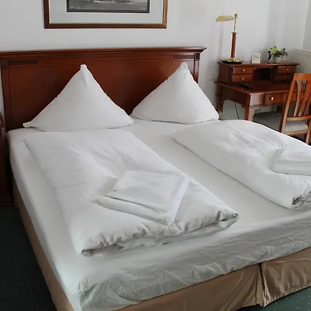 Vier Jahreszeiten Ξενοδοχείο 3*